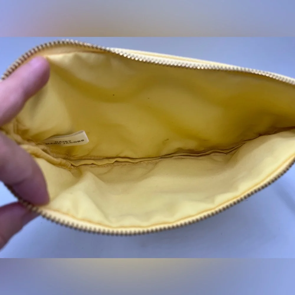 Marc Jacobs Daisy Light Yellow Pouch